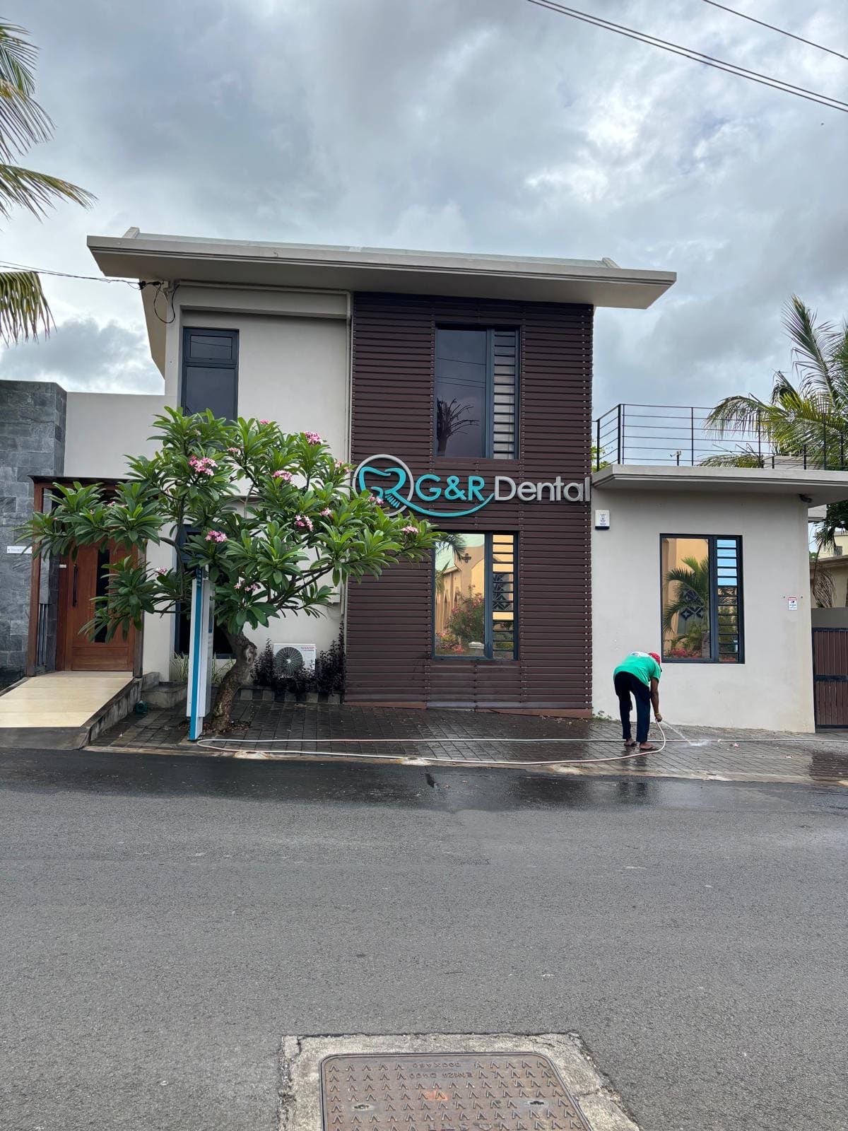 G&R Dental — Dentists
