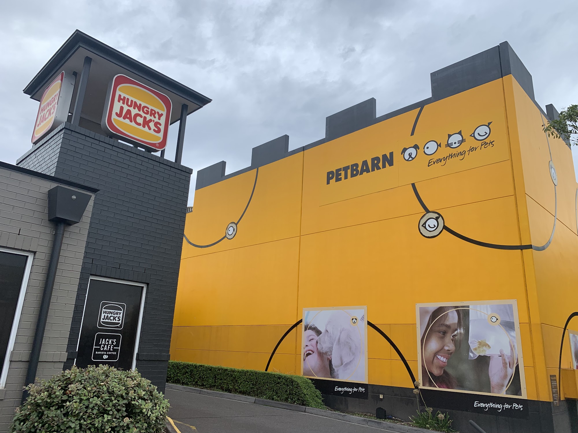 Petbarn Wollongong — Pet Groomers