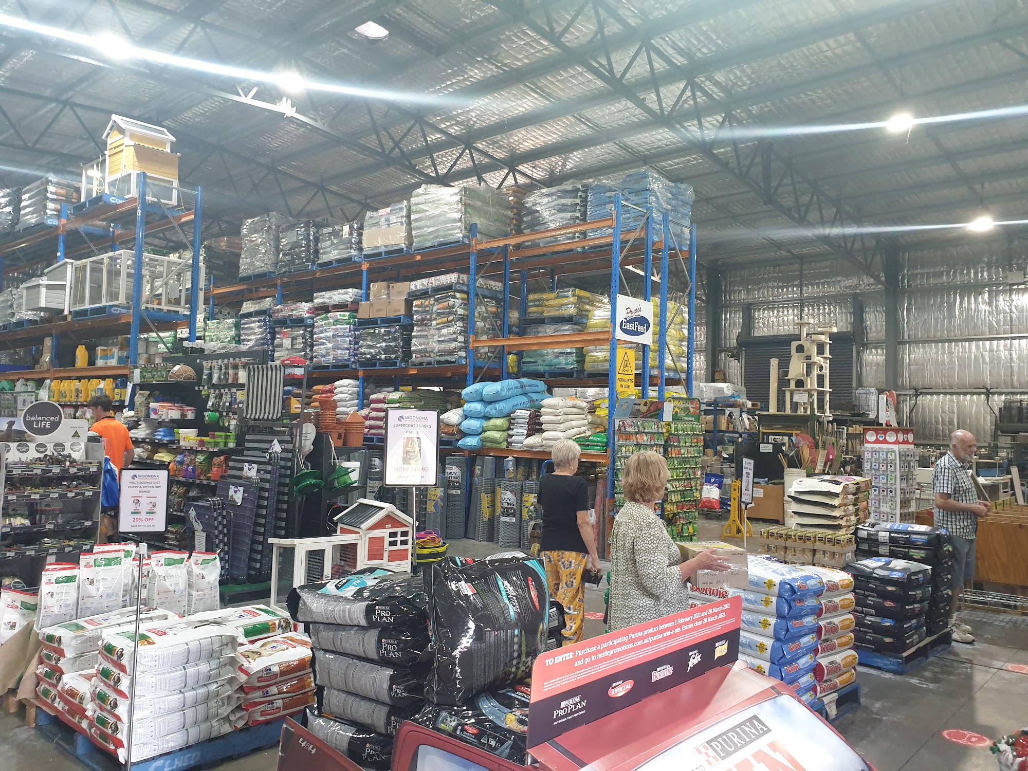 Woonona Petfood & Produce