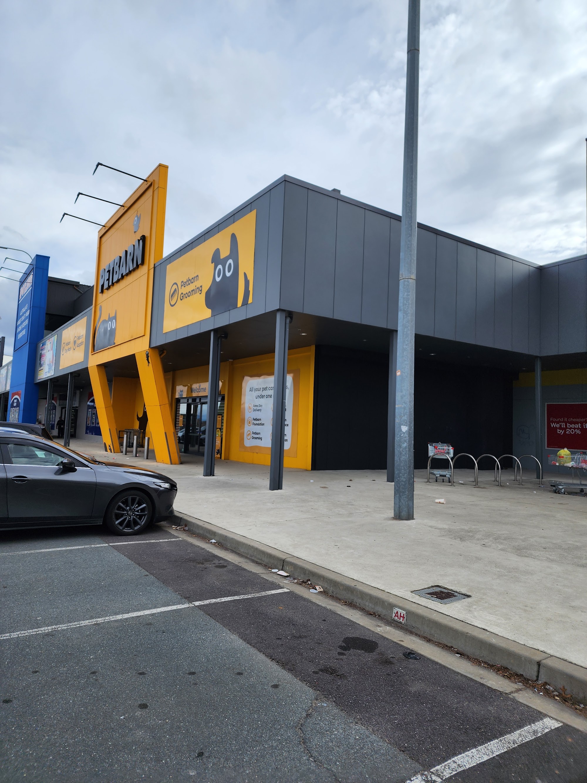 Petbarn Gungahlin — Pet Groomers
