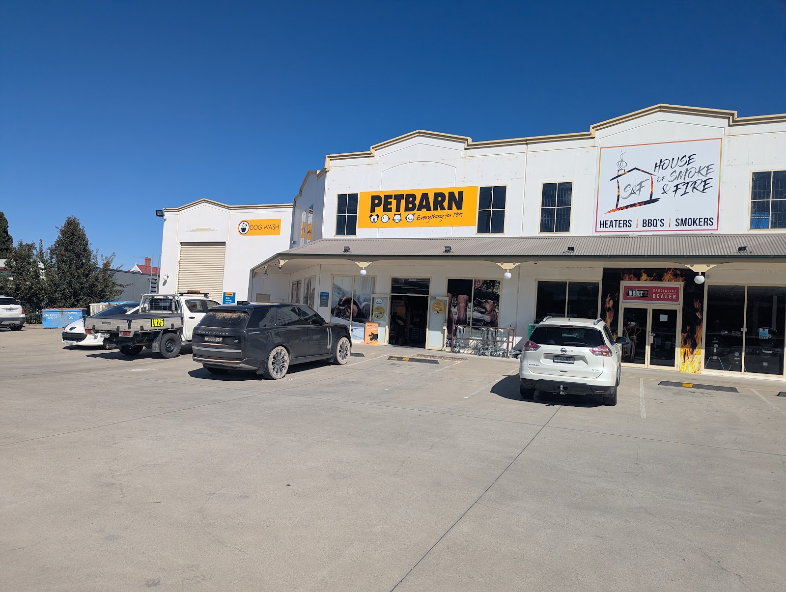 Petbarn Goulburn — Pet Groomers