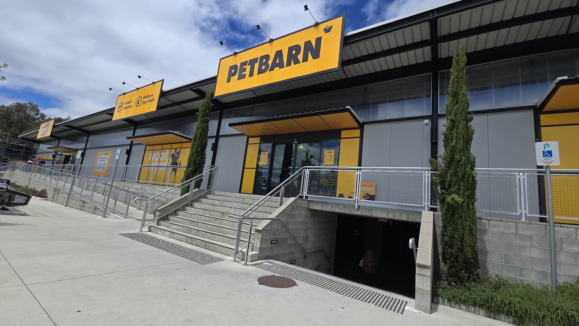 Petbarn Belconnen — Pet Groomers