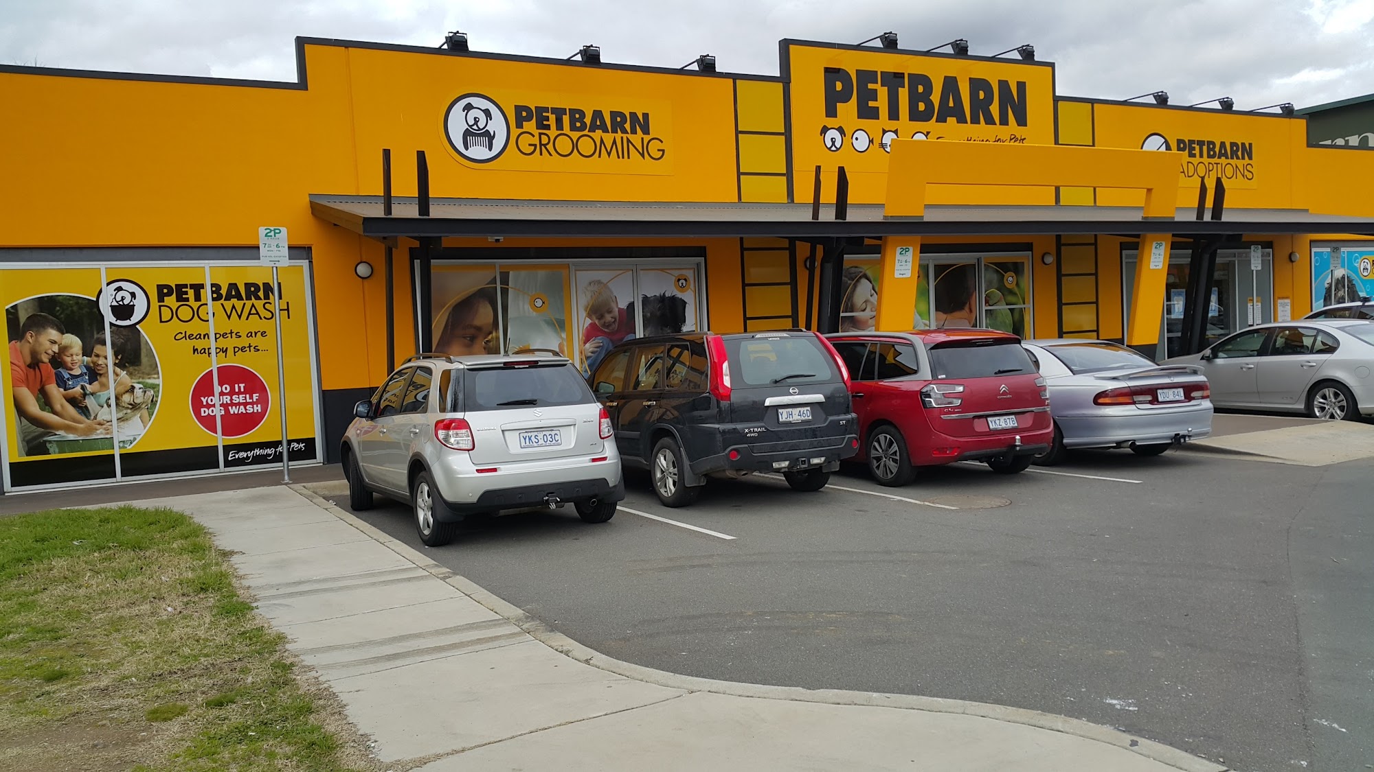 Petbarn Woden — Pet Groomers