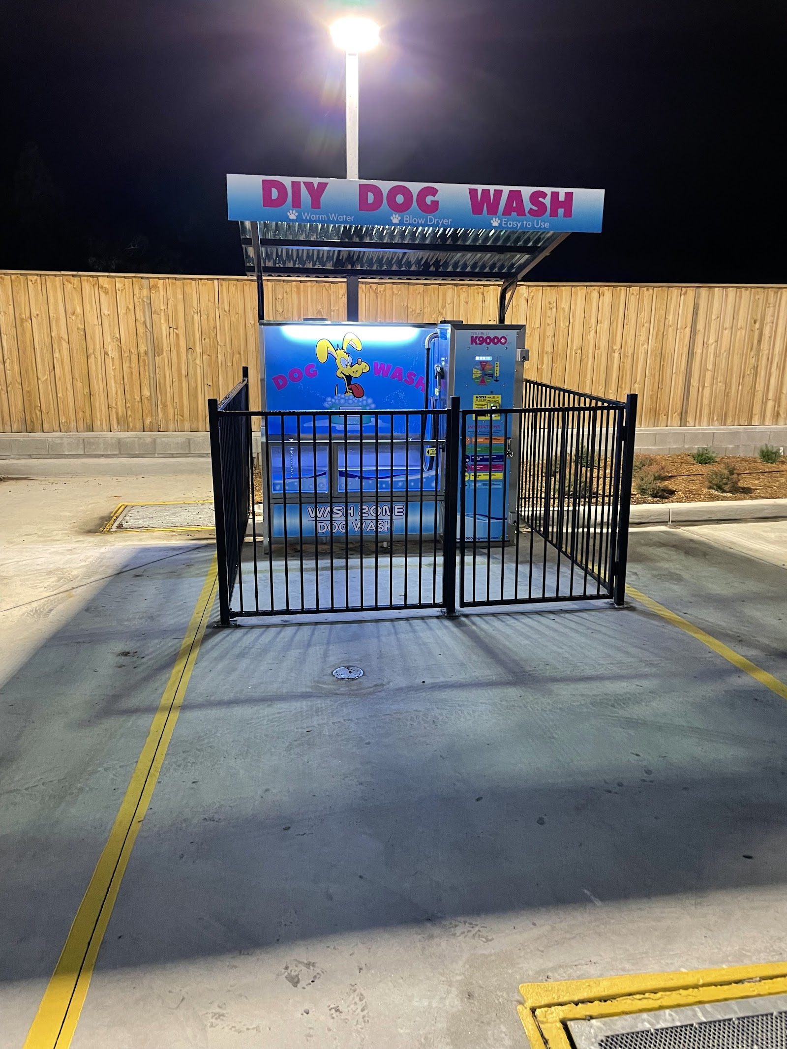 WashZone DOG WASH — Pet Groomers