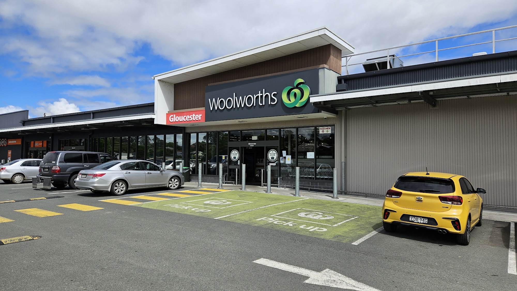 Woolworths Gloucester — Pet Groomers