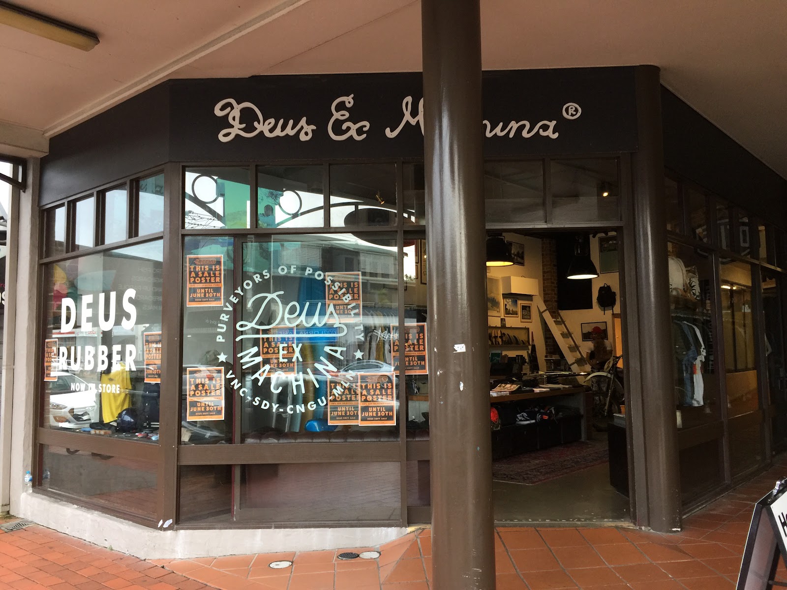 Deus Ex Machina Byron Bay — Motorcycle Mechanics