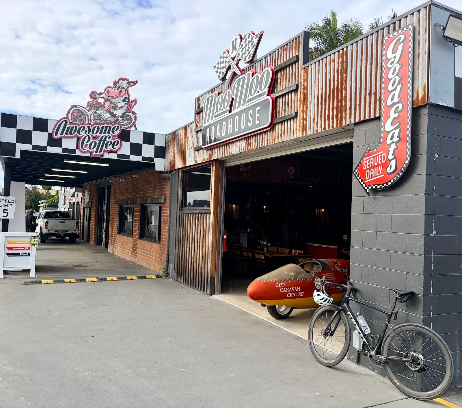 Moo Moo Roadhouse