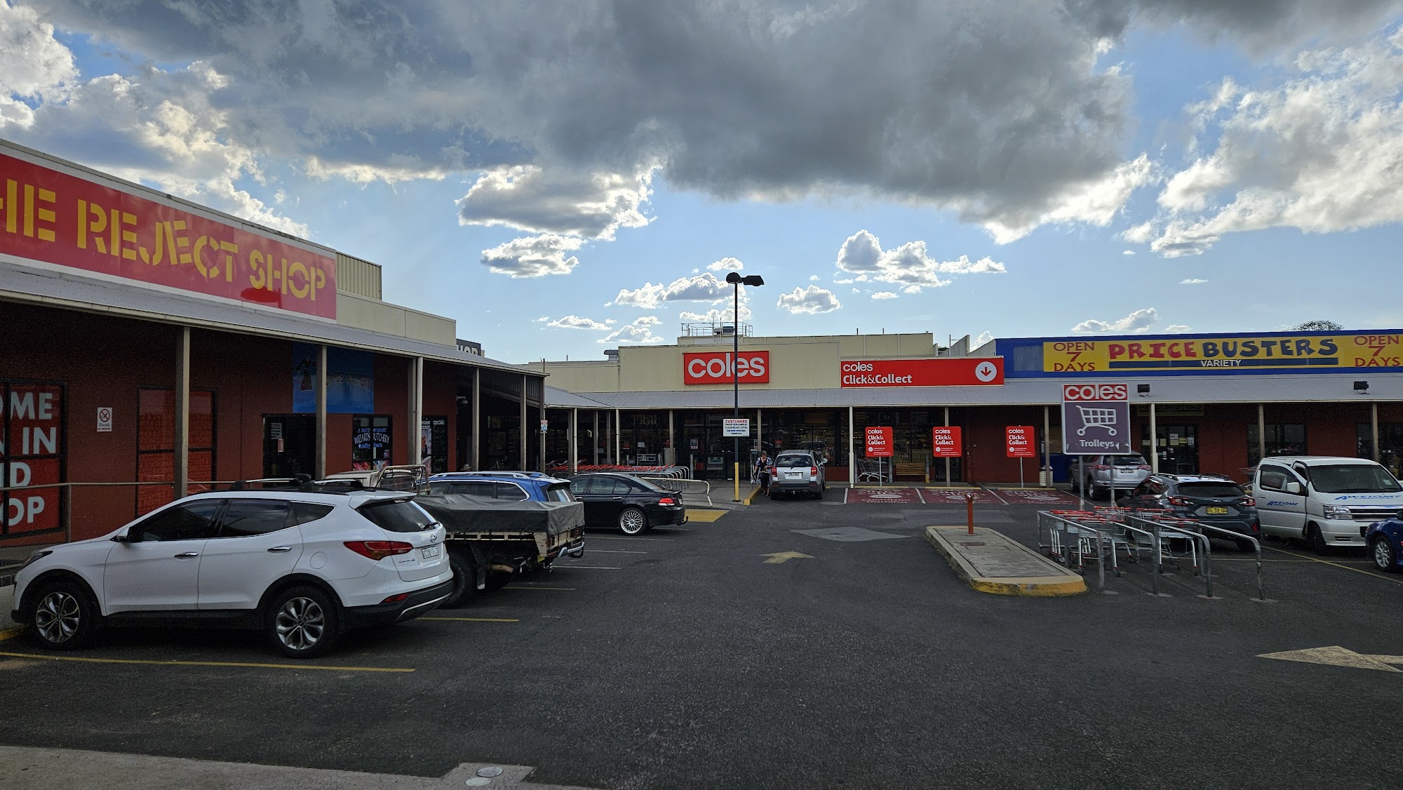 Coles Tenterfield — Pet Groomers