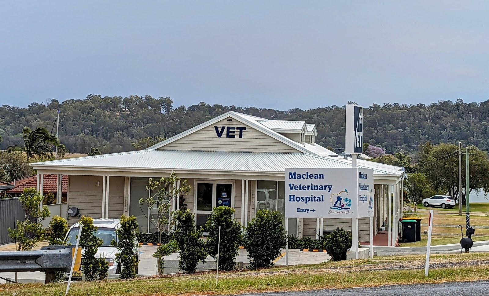 Maclean Veterinary Hospital — Pet Groomers
