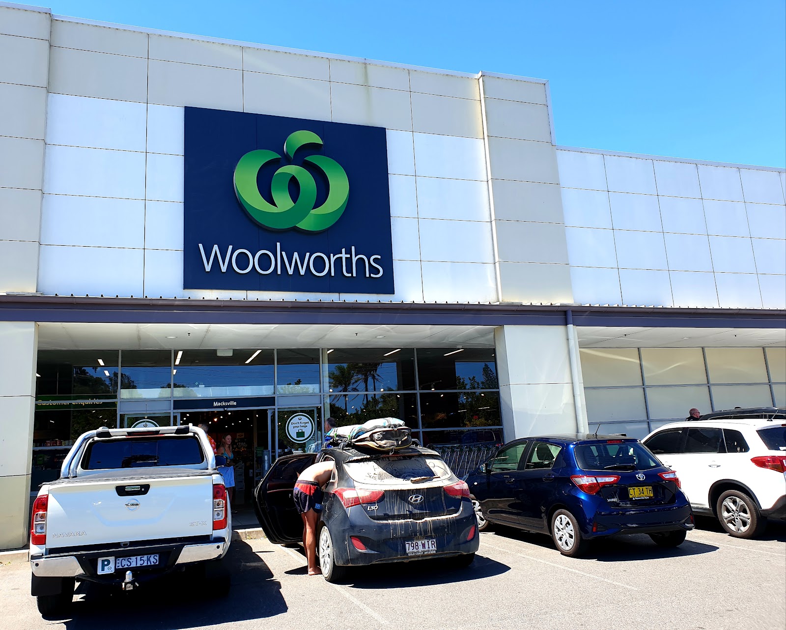 Woolworths Macksville — Pet Groomers